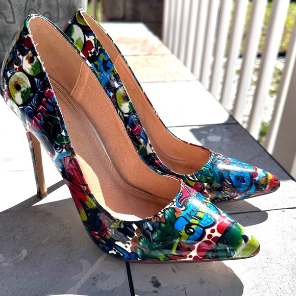 Gorgeous Graffiti Pumps - Size 8.5 - Picture 1 of 6